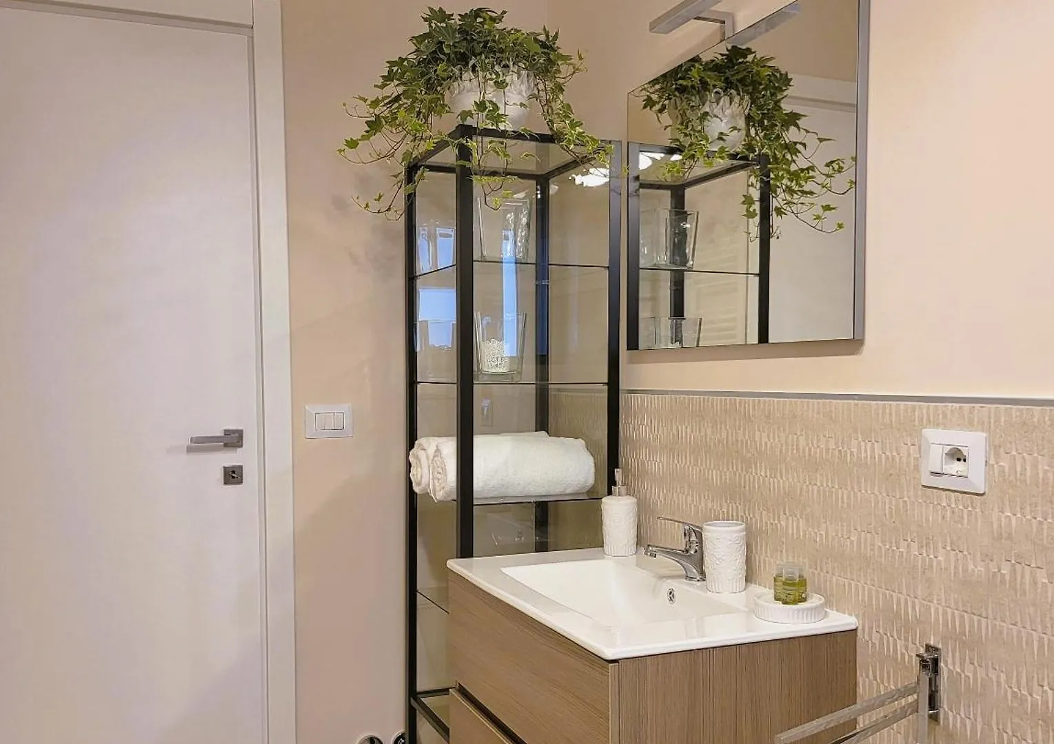 La Dimora Dell'Arte Bed and Breakfast Bari 0*,  Italien